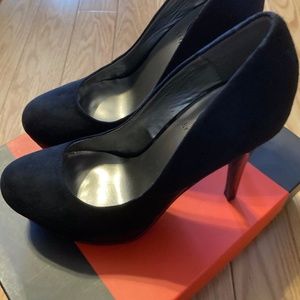Guess High Heels NWT